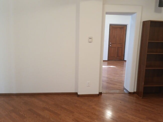 Building Photo - 2-bedroom, 1-bathroom home located in the vibrant city of Albuquerque