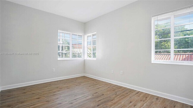 Building Photo - 540 15th St