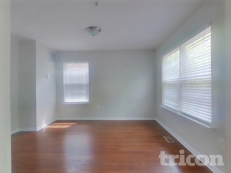 Building Photo - 10930 W Point Pl