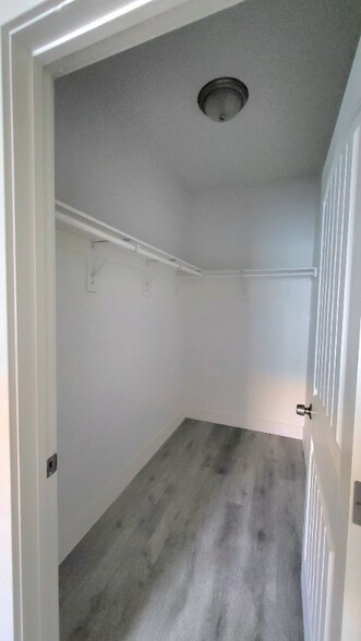 Building Photo - 1400 Star Rd