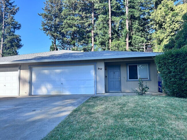 Primary Photo - 955-957 Woodshire Way
