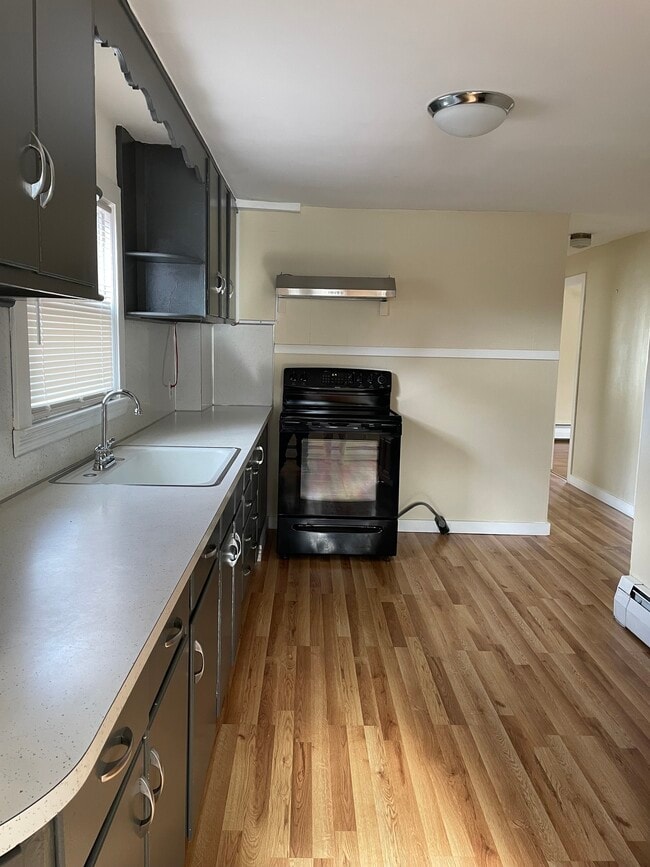 Building Photo - 683 Camp St