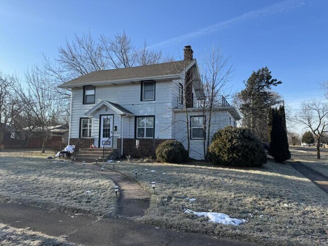 Building Photo - 1502 east 5th street