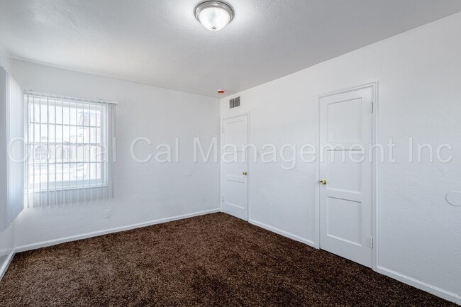Building Photo - 3 Bedroom/2 Bath Home - $1695 per Month!