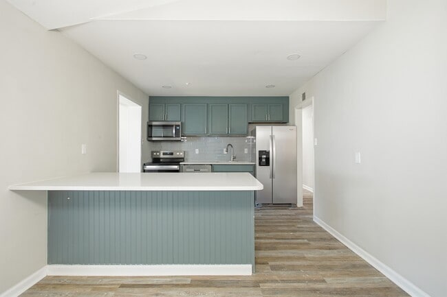 Building Photo - 12433 Deerfield Rd