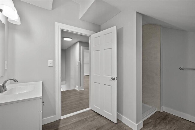 Building Photo - 40 Jenkins St