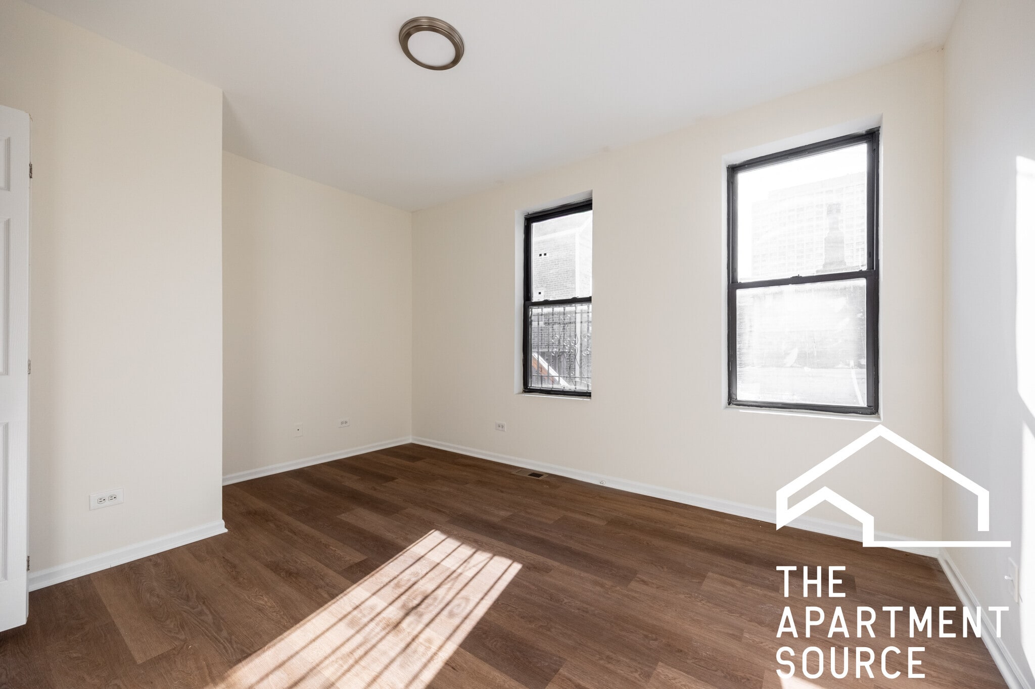 Building Photo - 1260 N Greenview Ave