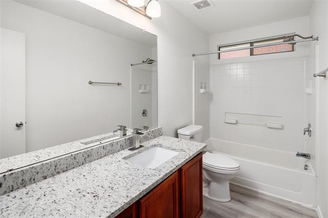 Building Photo - 2417 Eisenhower Dr