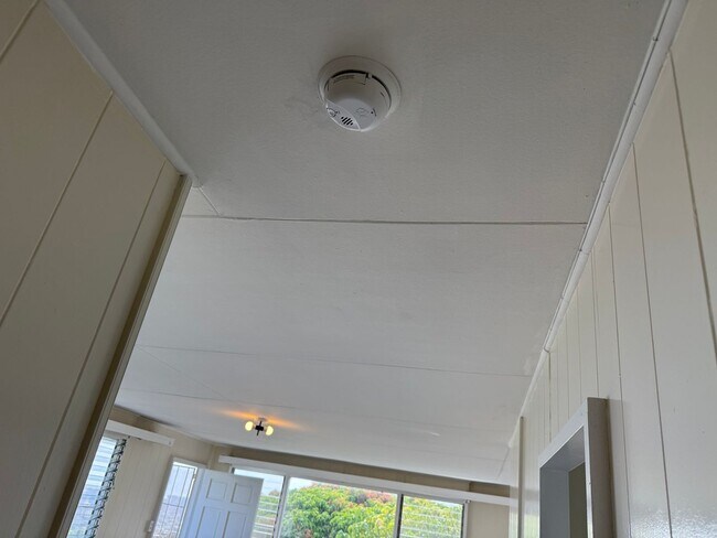 Building Photo - 3670 Hilo Pl