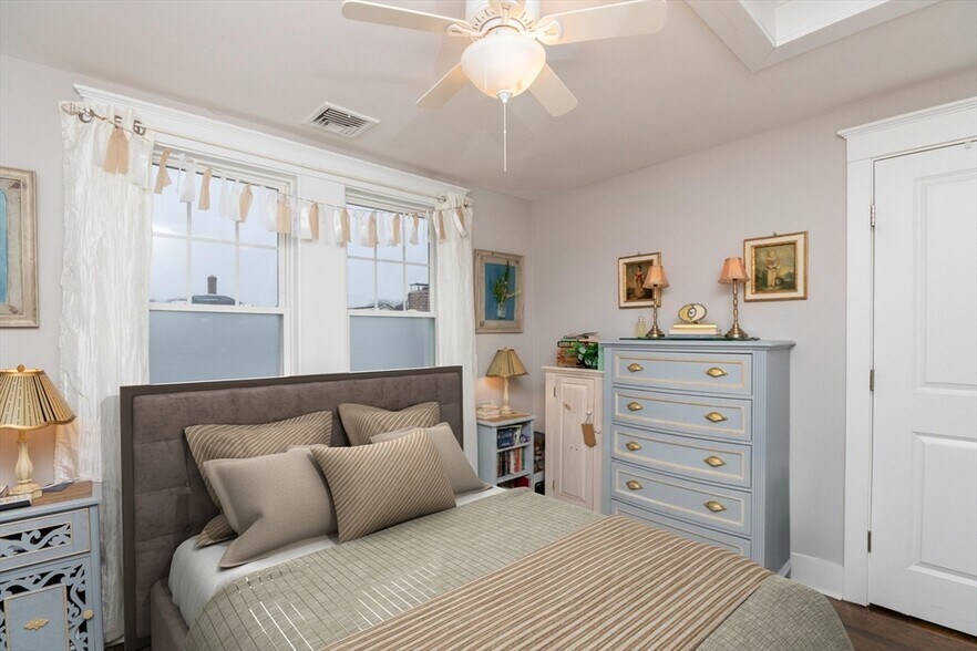 Building Photo - 83 Orange St