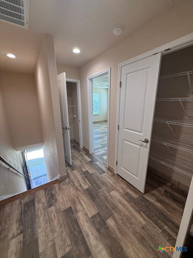 Building Photo - 1008 Makayla Dr