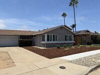 Building Photo - 3 Bedroom House in Clairmont - Complete Remodel