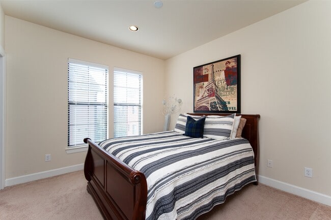 Building Photo - 2110 Shearn St