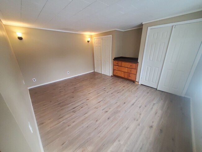 Building Photo - 141 College Ave