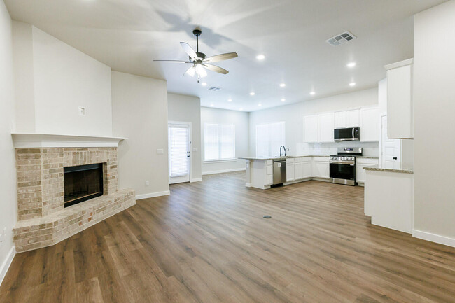 Building Photo - 10605 Beaufort Ave