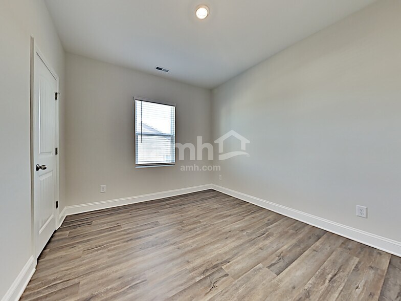Building Photo - 190 Legacy Dr