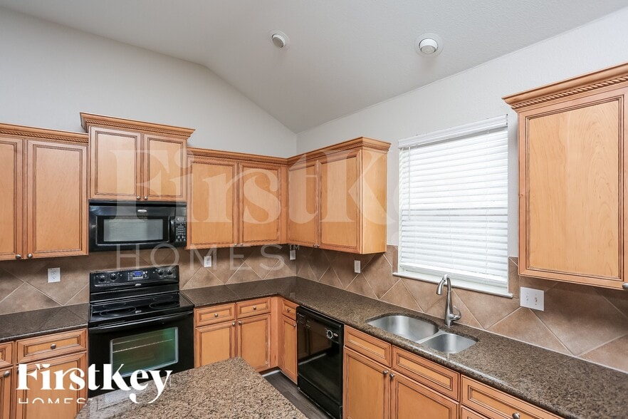 Building Photo - 905 Sheryn Dr