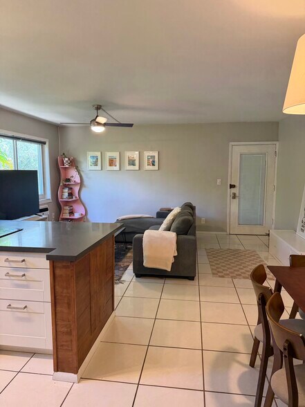 Building Photo - 624 Antioch Ave