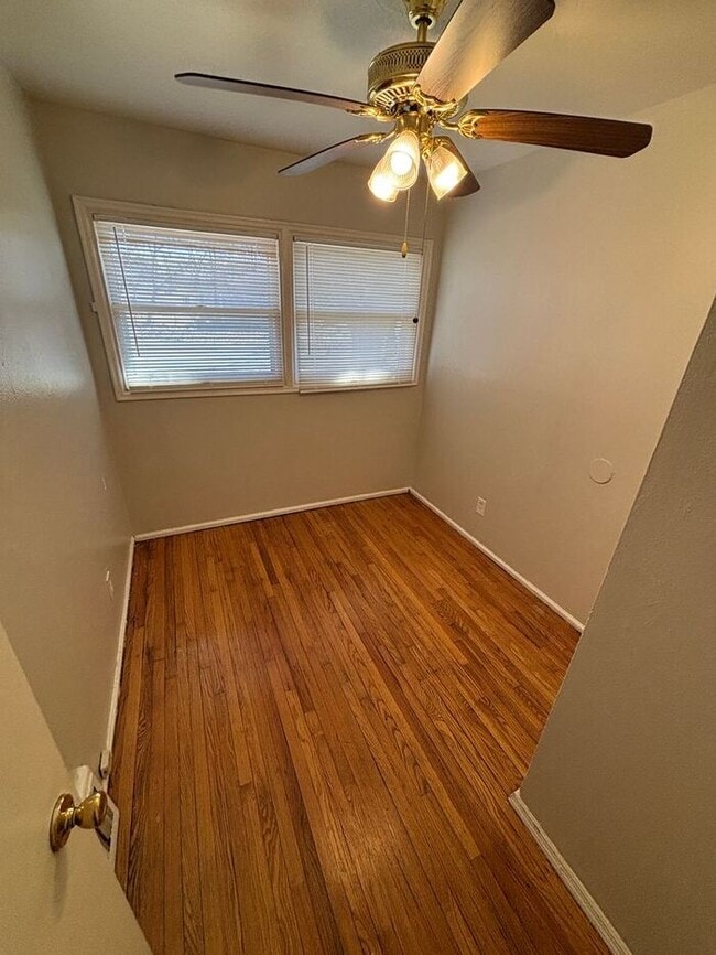 Building Photo - Charming 4-Bedroom Home in a Convenient Lo...