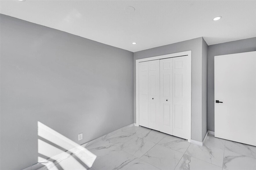 Building Photo - 4681 SW 43rd Ter