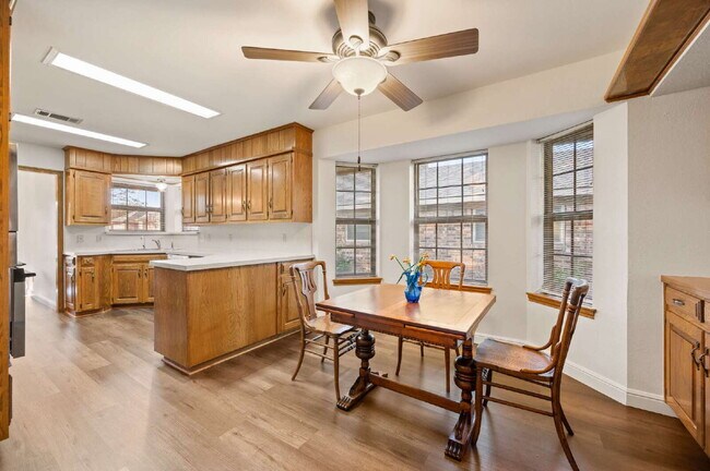 Building Photo - "Charming 3-Bed Oasis with Fireplace in the Heart of Grapevine – 2,238 Sq Ft of Comfort!"