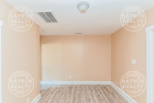 Building Photo - 641 Kenwood Ave