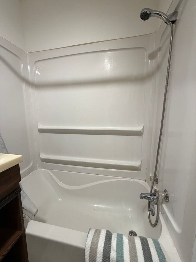 Building Photo - 3 bed, 1 bath home in Evansdale.