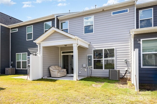 Building Photo - 3971 Fadden St
