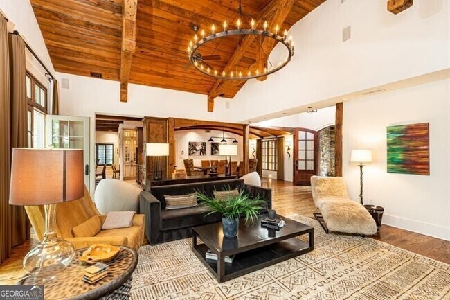 Building Photo - 4421 Paradise Cir SE