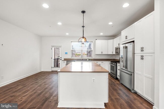 Building Photo - 921 Grundy St