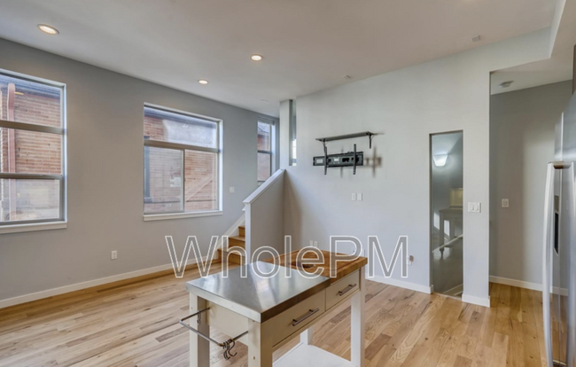 Building Photo - 2331 Glenarm Pl