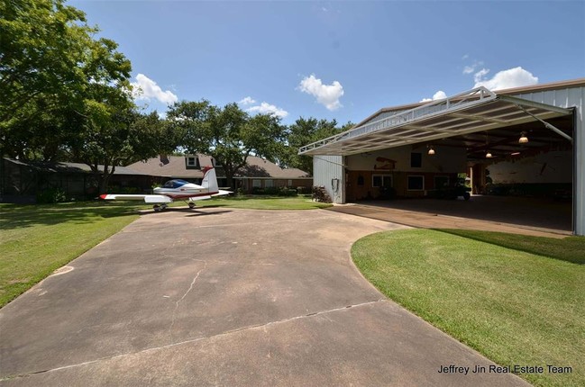 Building Photo - 16 Kitty Hawk St W
