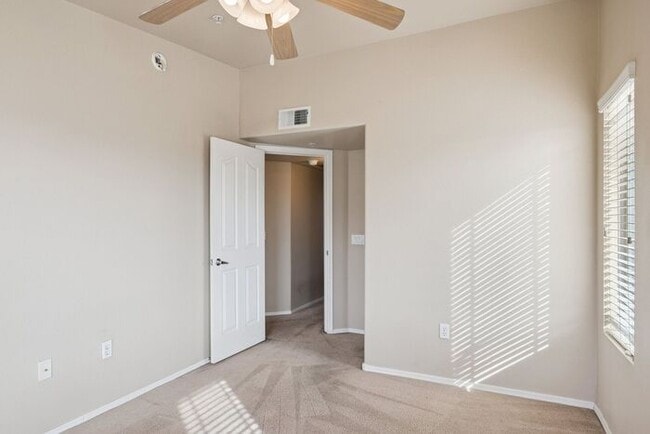 Building Photo - 2401 E Rio Salado Pkwy