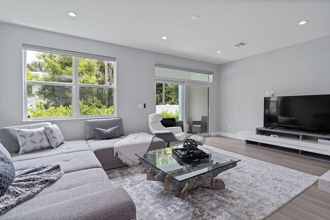 Building Photo - Frederick Isles Townhomes - Delray Beach