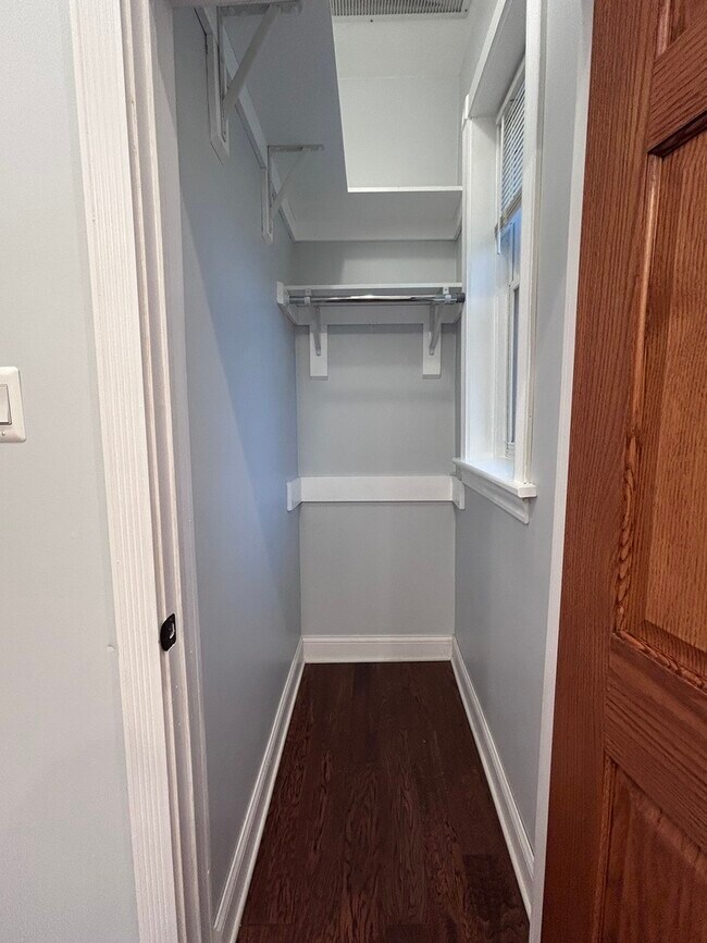 Building Photo - 2336 W Thomas St