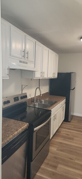 Building Photo - 202 Selwyn Aly