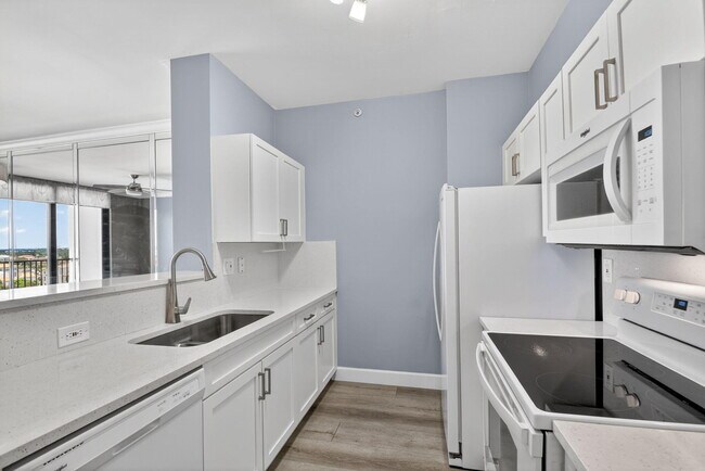 Building Photo - 651 Okeechobee Blvd