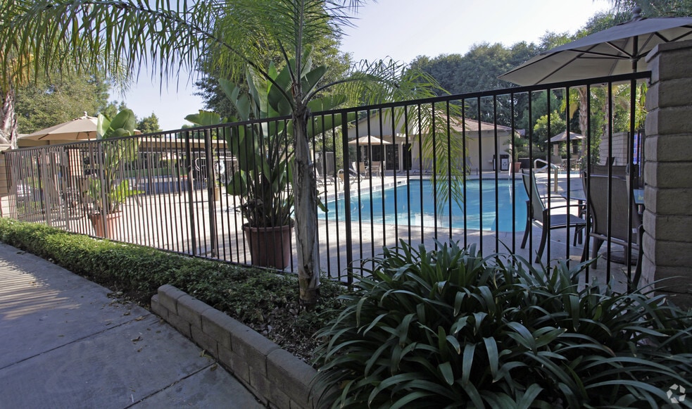 Building Photo - Somerset Apartments