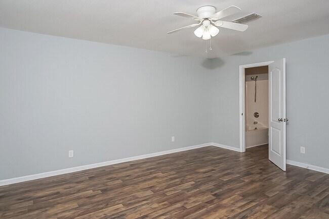 Building Photo - 3083 Avalon Lake Dr SW
