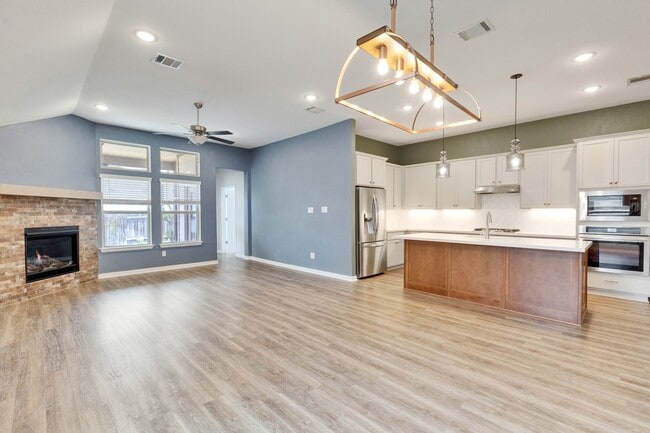 Building Photo - 175 Short Leaf Dr