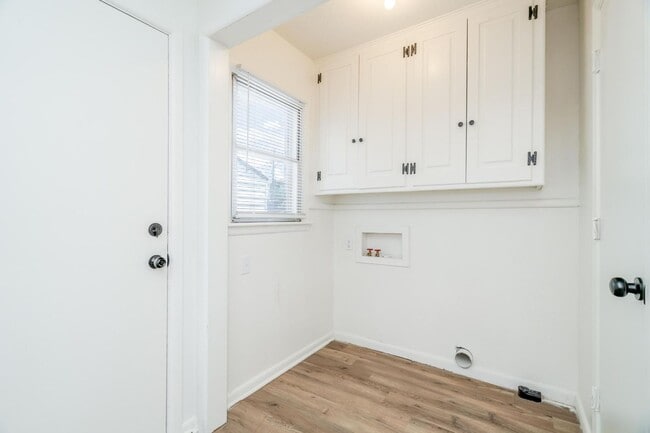Building Photo - Super nice 5 Bedroom 3 bath property for r...