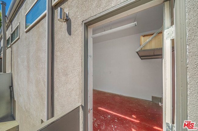 Building Photo - 726 W 37th St