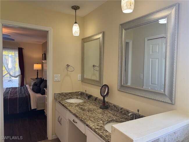 Building Photo - 911 SE 21st Ln