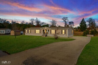 Building Photo - Beautiful 4 Bed 2 Bath!