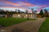 Building Photo - Beautiful 4 Bed 2 Bath!
