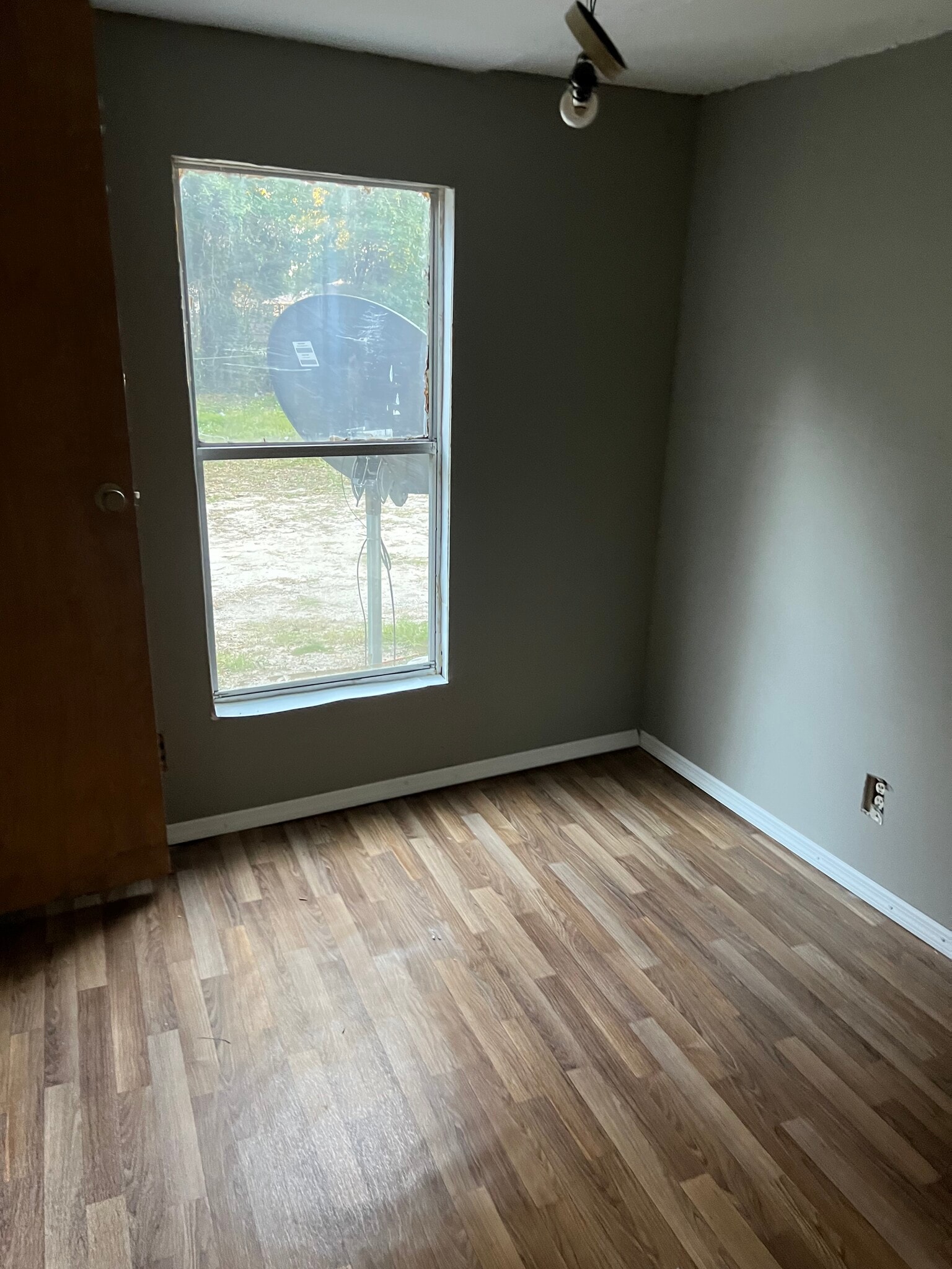 Bedroom 2 new flooring & new paint - 3700 Market St