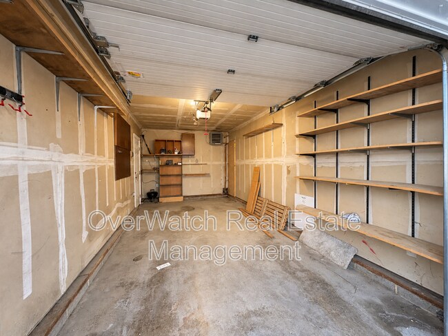Building Photo - 3230 Montclaire Ct