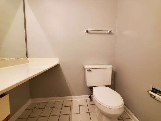 Building Photo - 325 Satinwood Ct S