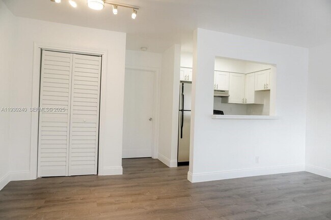 Building Photo - 749 SE 15th St