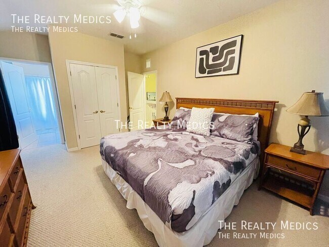 Building Photo - 2390 Caravelle Cir